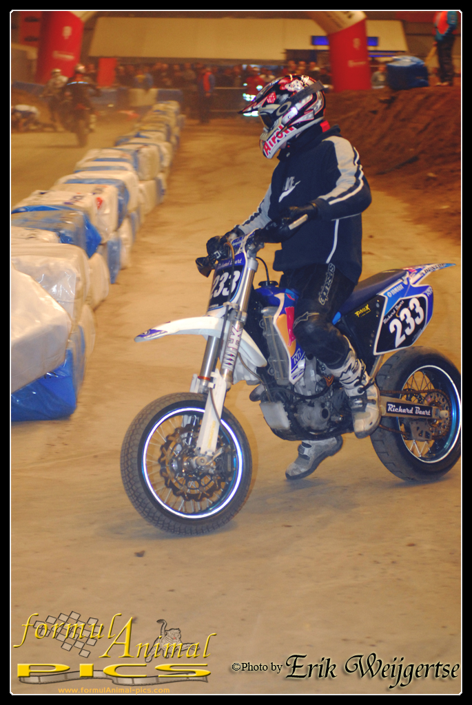 663x1001 pixels (563K)